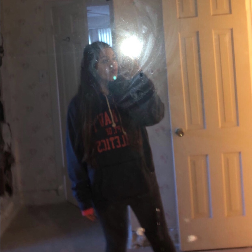 Meet your Posher, Neida